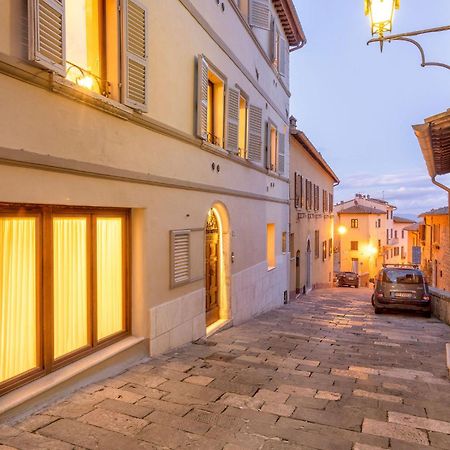 Palazzo Falcinelli Luxury Room In Montepulciano Center With Air Conditioning And Elevator Exterior photo