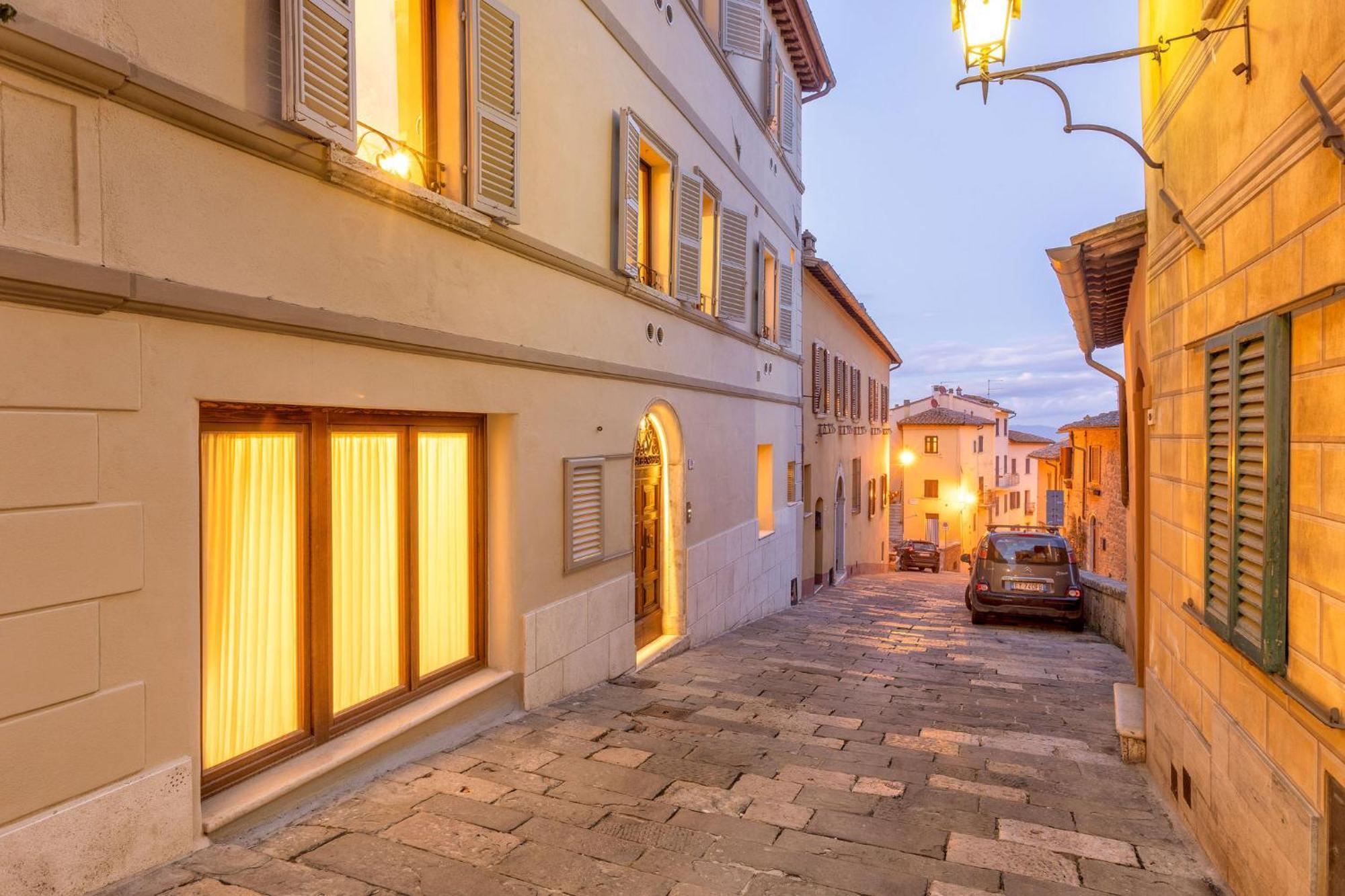 Palazzo Falcinelli Luxury Room In Montepulciano Center With Air Conditioning And Elevator Exterior photo