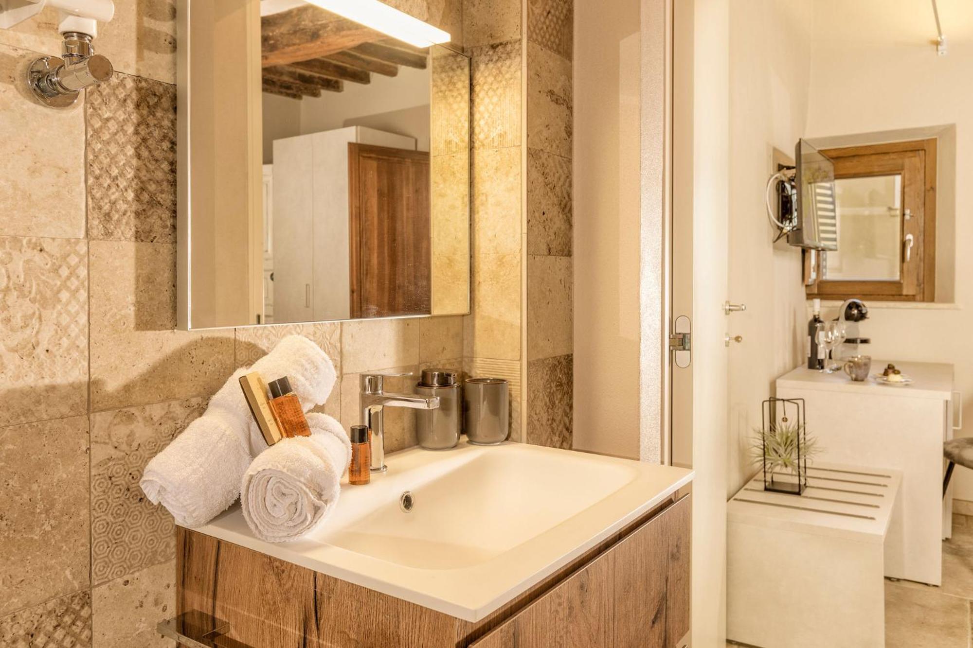 Palazzo Falcinelli Luxury Room In Montepulciano Center With Air Conditioning And Elevator Exterior photo