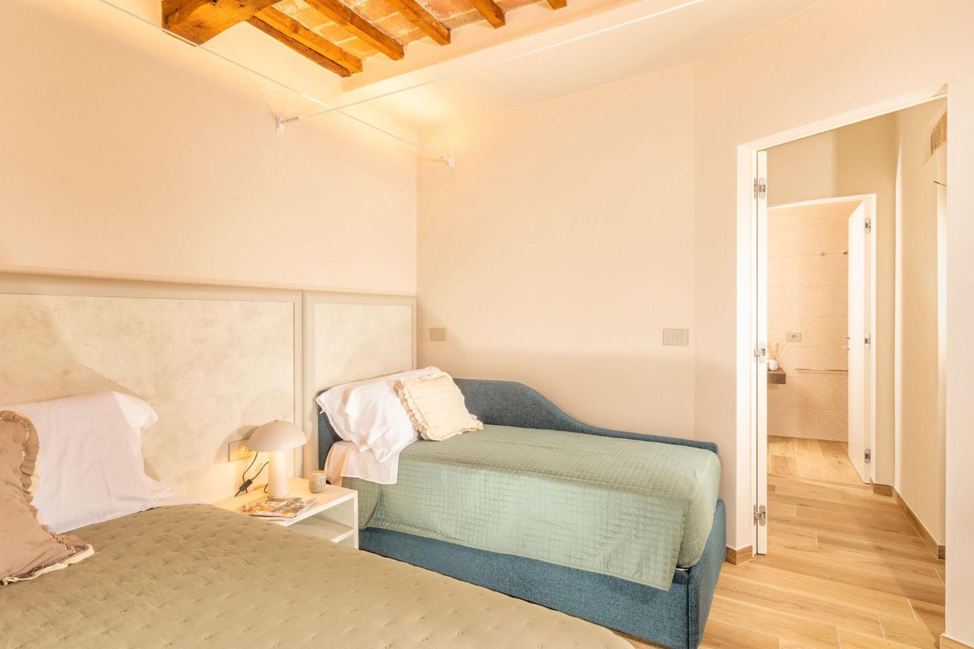 Palazzo Falcinelli Luxury Room In Montepulciano Center With Air Conditioning And Elevator Exterior photo