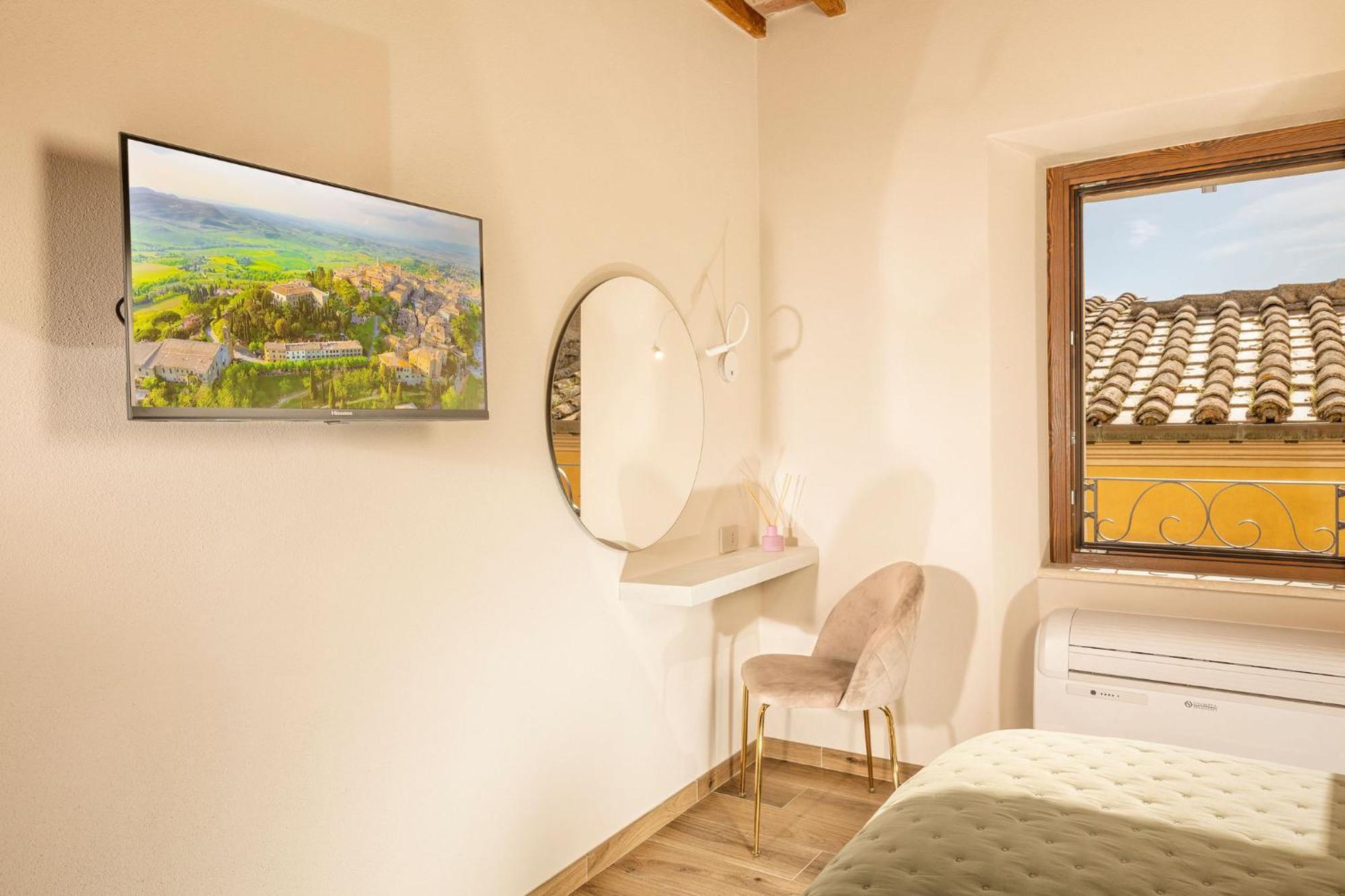 Palazzo Falcinelli Luxury Room In Montepulciano Center With Air Conditioning And Elevator Exterior photo