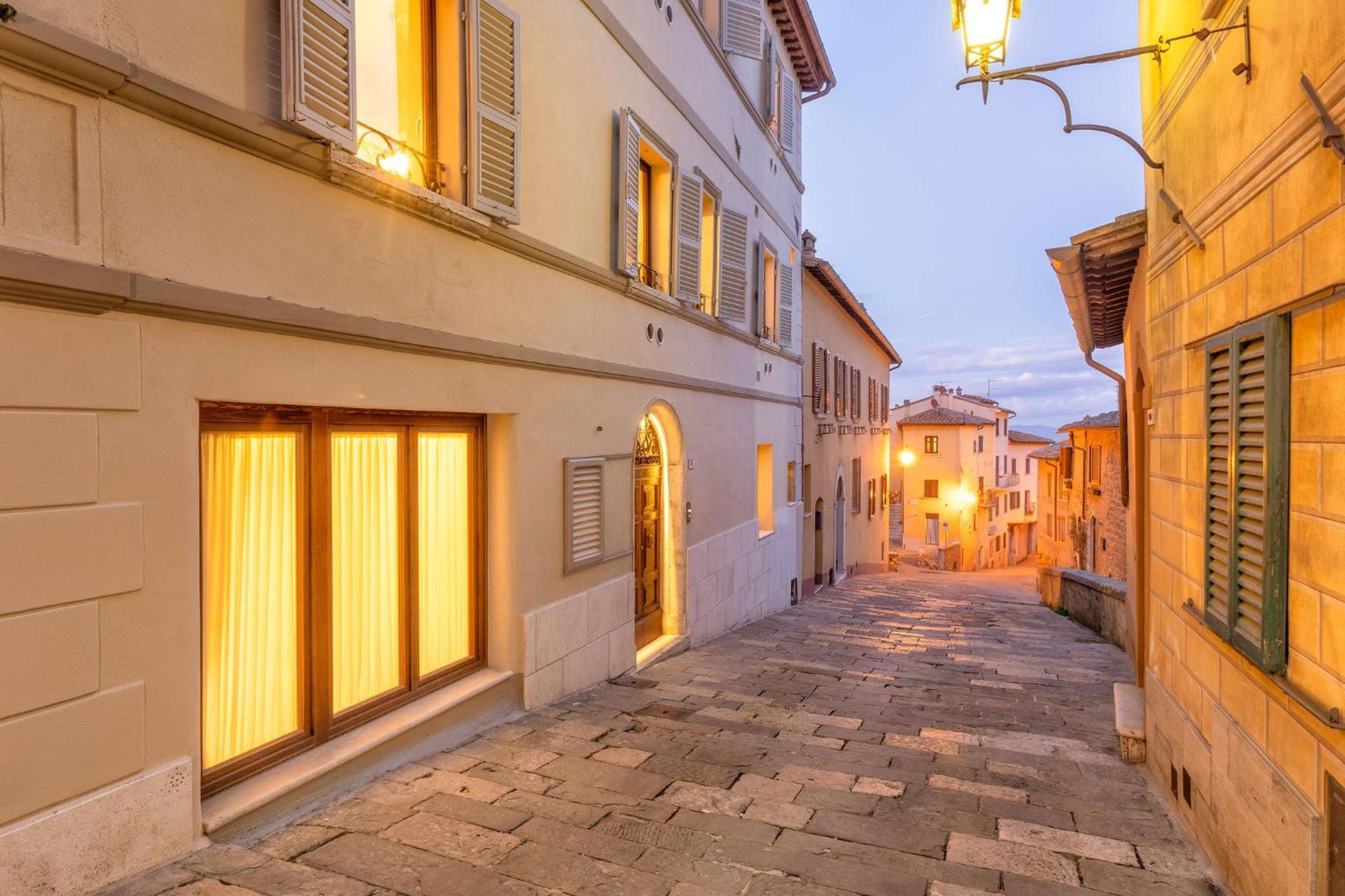 Palazzo Falcinelli Luxury Room In Montepulciano Center With Air Conditioning And Elevator Exterior photo