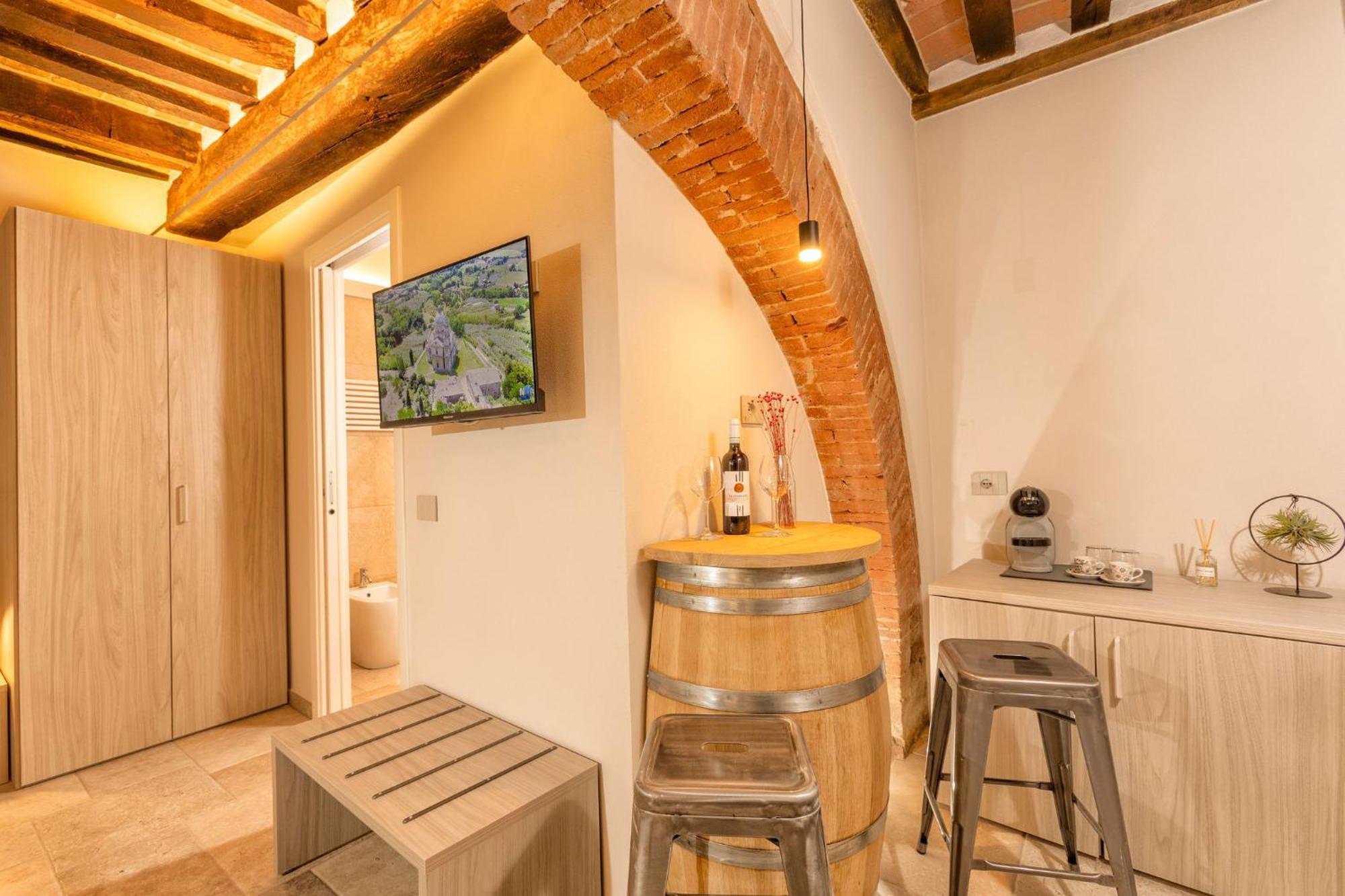 Palazzo Falcinelli Luxury Room In Montepulciano Center With Air Conditioning And Elevator Exterior photo