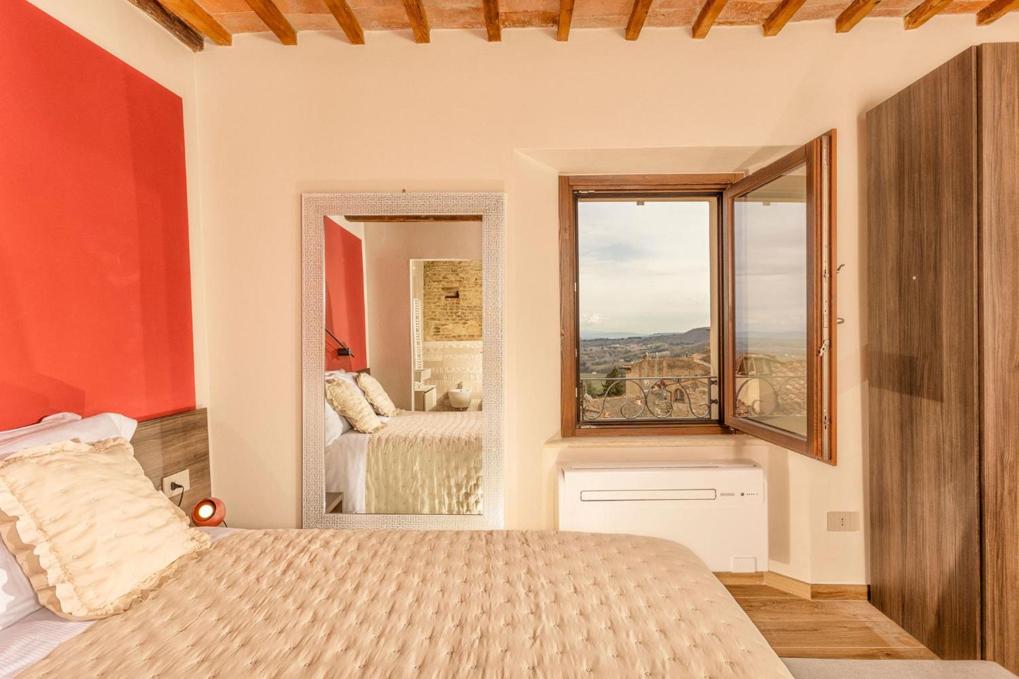 Palazzo Falcinelli Luxury Room In Montepulciano Center With Air Conditioning And Elevator Exterior photo